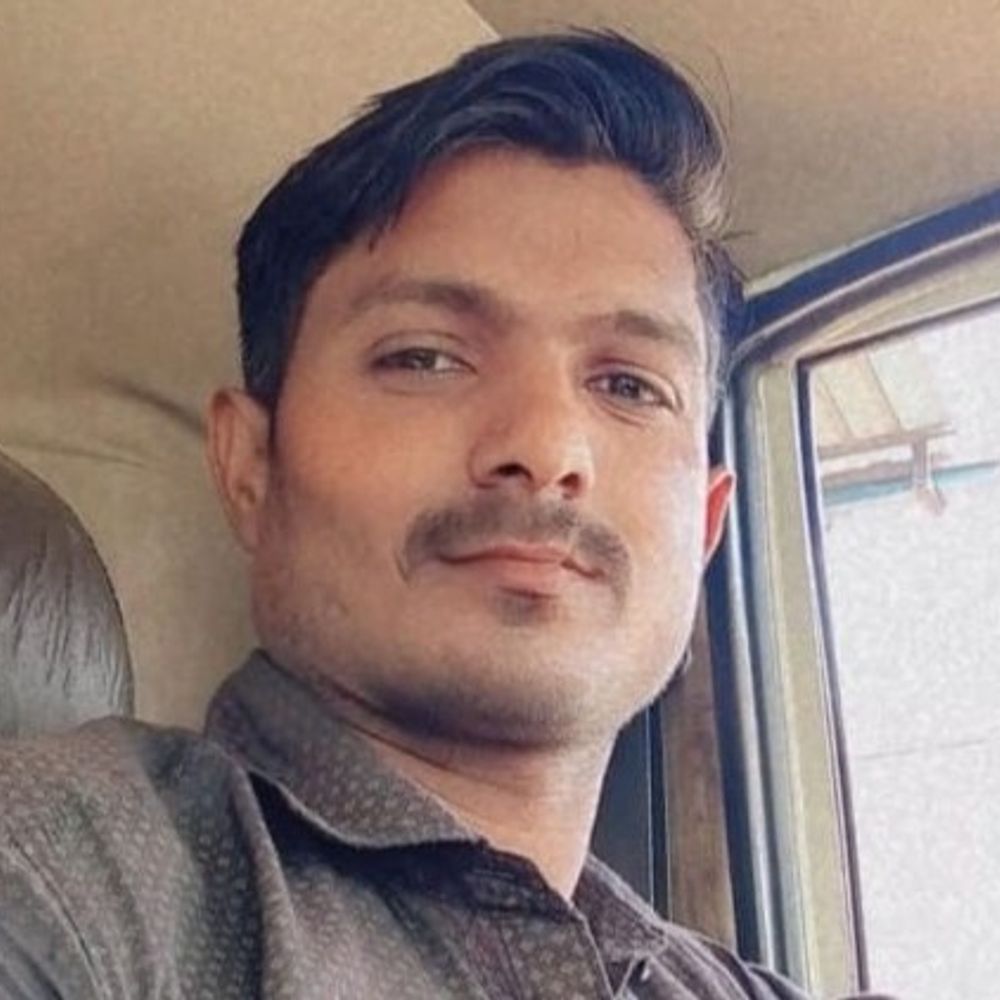 प्रतापगढ़ में दो सड़क हादसे, एक की मौत, आठ घायल:रानीगंज में मैजिक-पिकअप भिड़ंत में चालक की मौत; ई-रिक्शा को डंपर ने टक्कर मारी