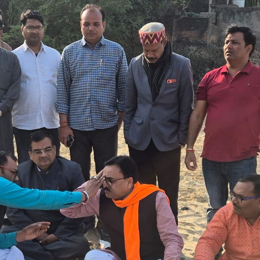 नपा अध्यक्ष ने किया नए हनुमान घाट का शिलान्यास:सुल्तानपुर में गोमती तट पर वंदन योजना से होगा निर्माण, श्रद्धालुओं को मिलेगी सुविधा