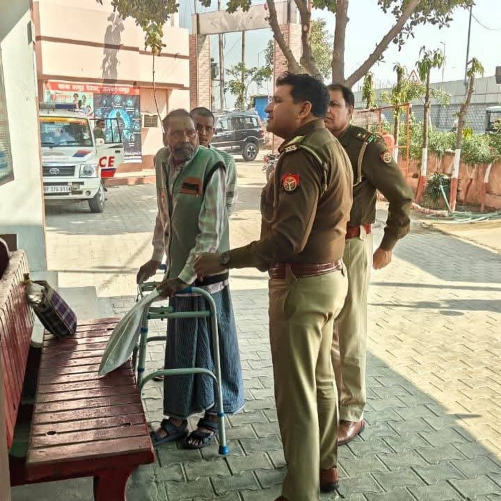 हापुड़ में दिव्यांग की समस्या का तत्काल समाधान:थाना देहात पुलिस ने पेश की संवेदनशीलता की मिसाल