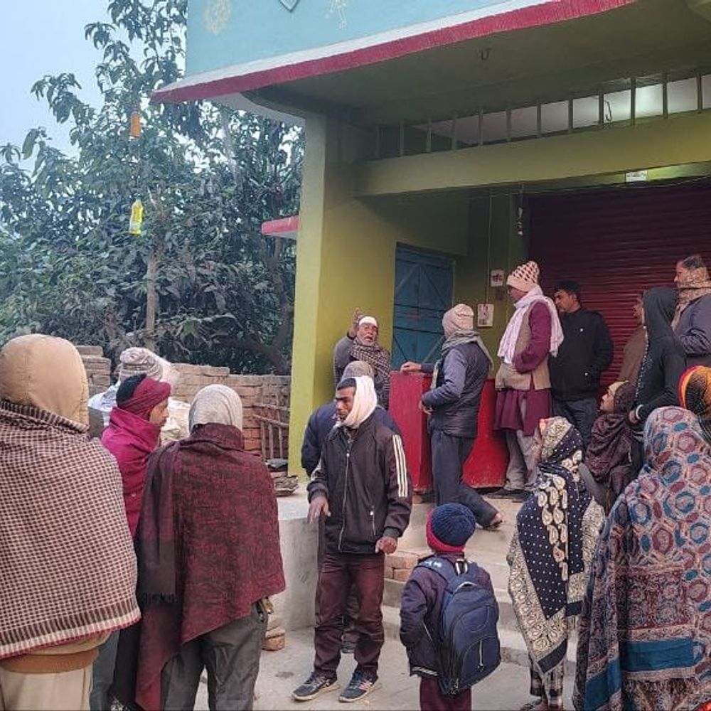 सीतामढ़ी में थाना के पास बम विस्फोट के बाद डकैती:  किराना कारोबारी के घर से लाखों की लूट, परिवार को बनाया बंधक – Sitamarhi News