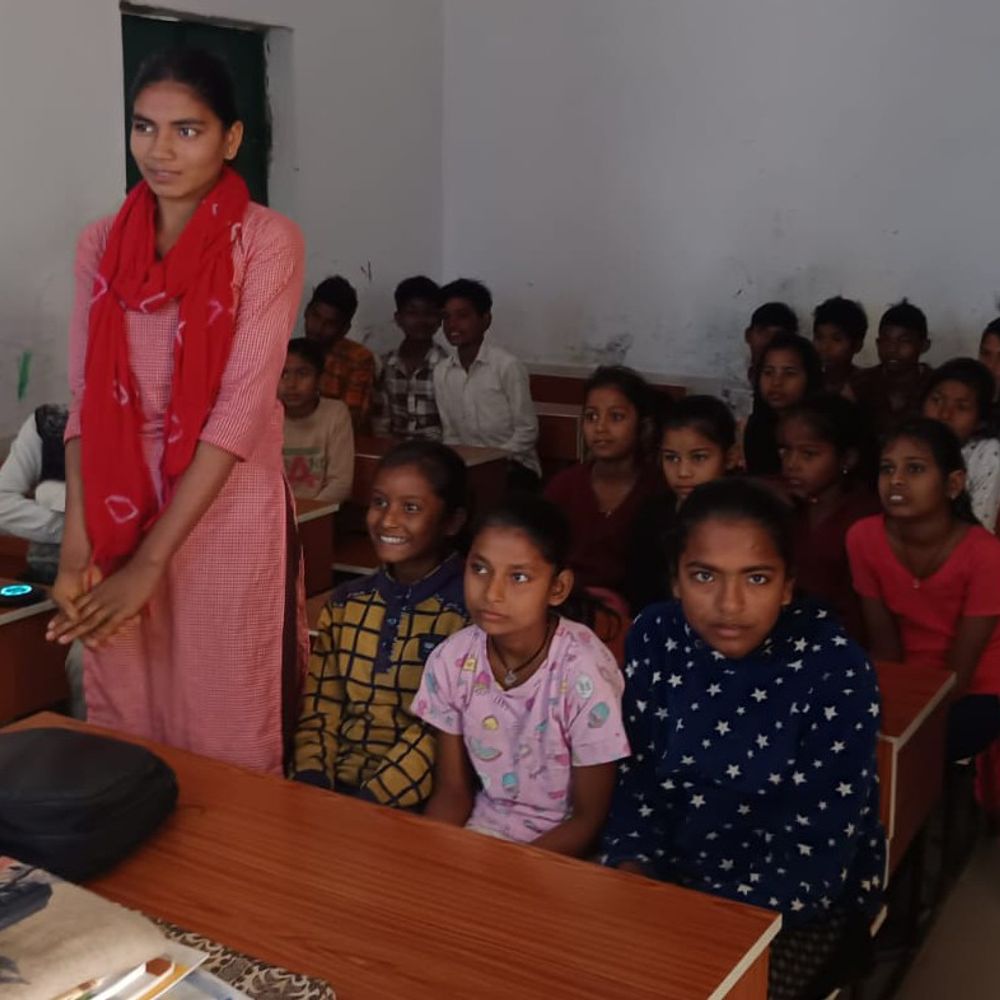 श्रावस्ती की दो पंचायतों में डिजिटल शिक्षा को बढ़ावा:आगा खान फाउंडेशन, टाटा मोटर्स ने शुरू की ऑनलाइन क्लास; बढ़ रही बच्चों की उपस्थित