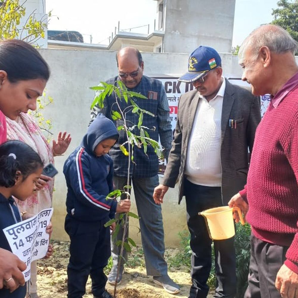 जौनपुर में पुलवामा शहीदों को श्रद्धांजलि दी गई:पूर्व सैनिकों ने कहा- शहीदों का बलिदान समाज पर ऋण है