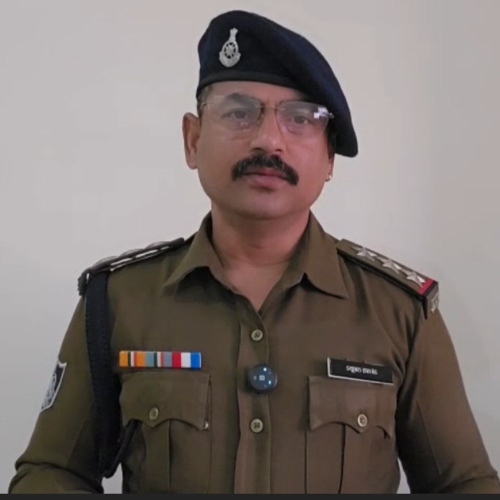 निरीक्षक ने गाया- मैं कवि नहीं, वर्दी बोल रही:पुलवामा दिवस पर रचना पढ़ी; पुलवामा- लहू से लिखी इबारत, 2019 का दर्द बताया