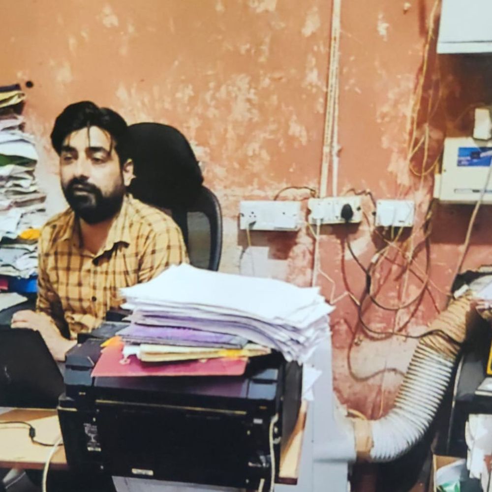 पत्नी के खाते में 1.01 करोड़ रुपए ट्रांसफर किए:DIOS के कर्मचारी और पत्नी पर सरकारी धन के गबन में FIR दर्ज