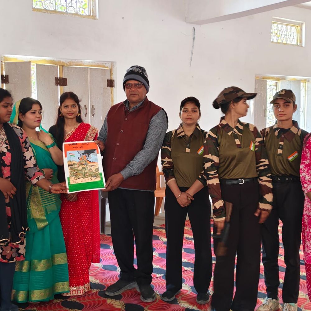 पुलवामा बरसी पर शहीदों को श्रद्धांजलि:मऊ में छात्राओं ने दी देशभक्ति से ओतप्रोत सांस्कृतिक प्रस्तुतियां