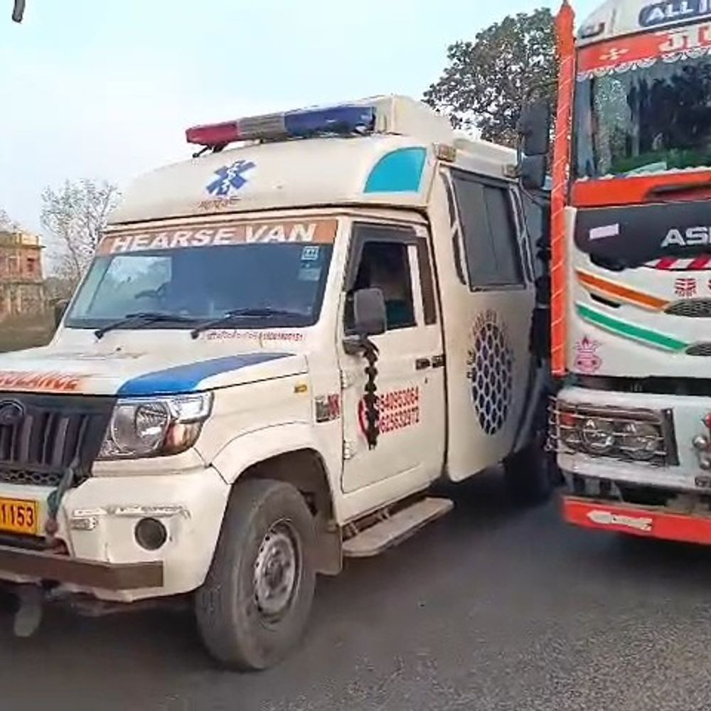 गाजीपुर में NH-31 पर 30 घंटे तक भीषण जाम:बीच सड़क खराब हुआ ट्रक, एंबुलेंस फंसी, राहगीरों को हुई दिक्कत