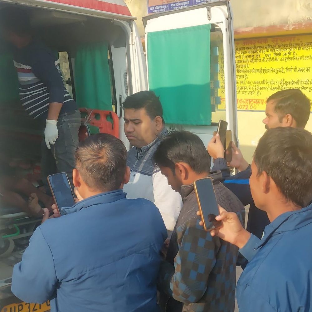 डिप्टी कमिश्नर के भाई का शव का लहूलुहान शव मिला:घर के आंगन में पड़ा हुआ था, पेट में धारदार हथियार से हमले का घाव