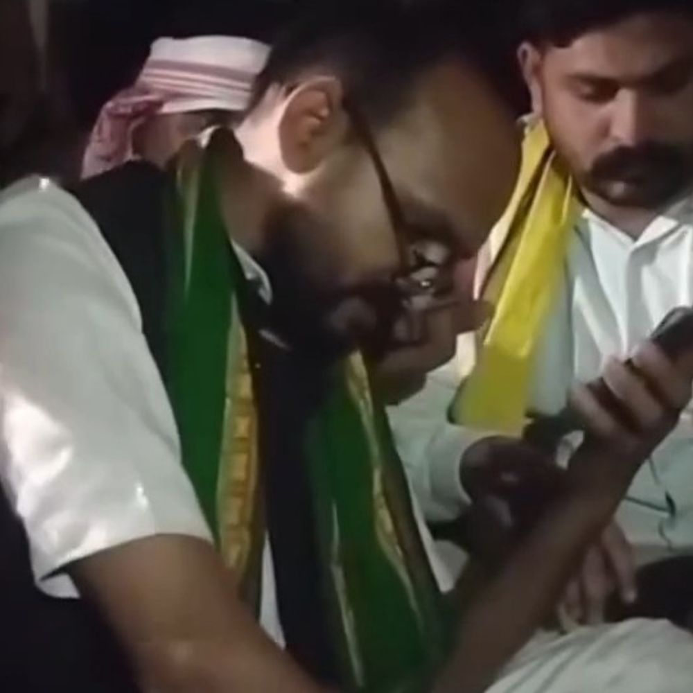 आदिवासी छात्रा की मौत, टीआई-एसआई को हटाने की मांग:लोगों का प्रदर्शन, विधायक ने एएसपी से फोन लगाकर शिकायत की