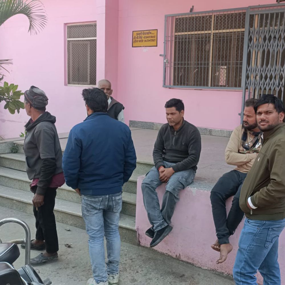 कासगंज में अज्ञात वाहन की टक्कर से युवक की मौत:सड़क पार करते समय हुआ हादसा, पुलिस ने शव पोस्टमार्टम के लिए भेजा