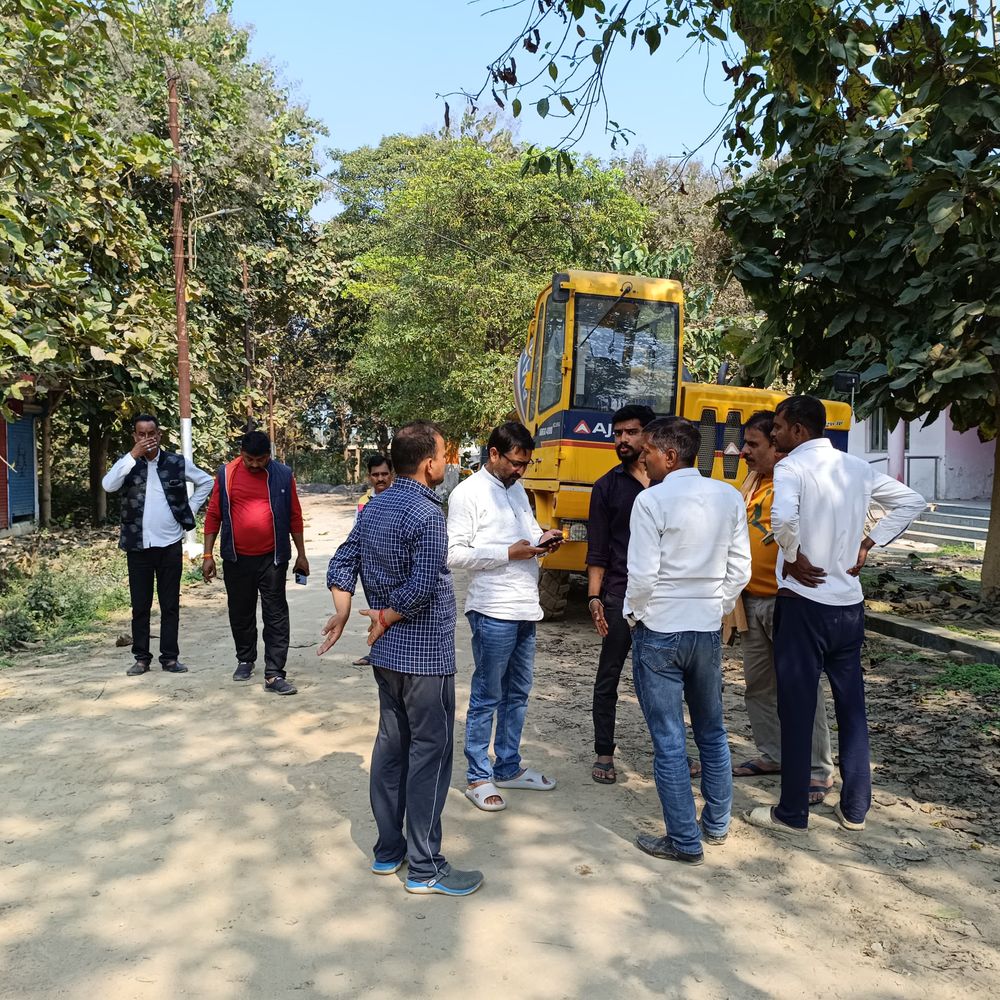 बलरामपुर में तेज रफ़्तार वाहन ने मामा-भांजे को रौंदा:प्रवचन दे रहे पिता ने किताब मंगवाई थी, दोनों एक ही बाइक से निकले थे