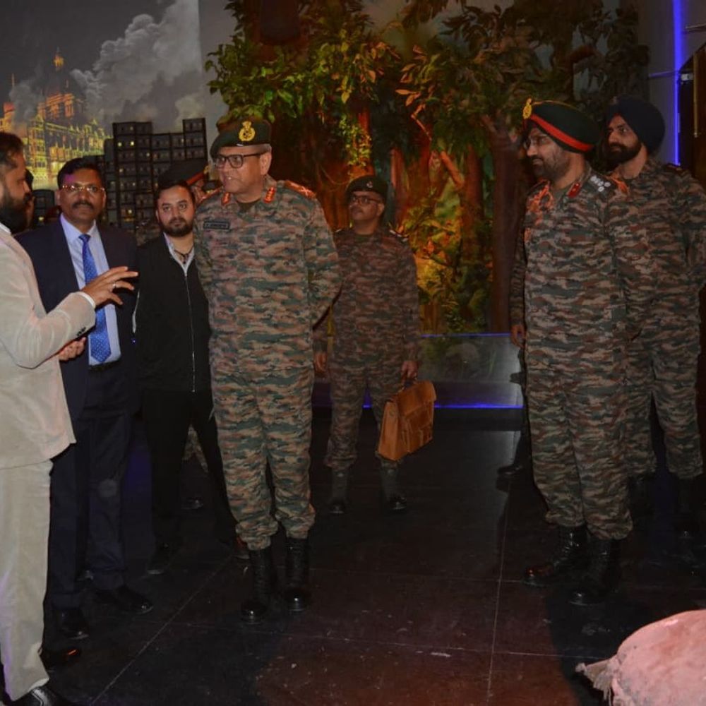 मुरादाबाद में सेना के वरिष्ठ अधिकारियों का दौरा:त्रिशूल डिफेंस म्यूजियम और डोम थिएटर की सराहना, स्वच्छता व्यवस्था को बताया अनुकरणीय