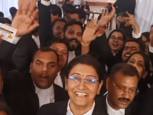 रजनीश सिंह बने हाईकोर्ट बार एसोसिएशन के अध्यक्ष:अनिल त्रिपाठी सचिव और गौतम खेत्रपाल-मांडवी उपाध्यक्ष निर्वाचित, वकीलों ने मनाया जीत का जश्न