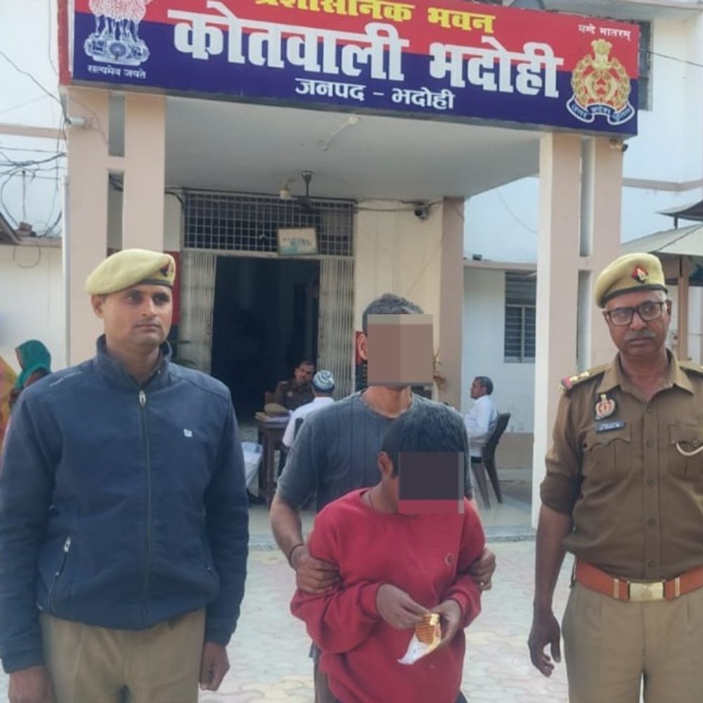 मंदबुद्धि बालक को वरुणनदी से बचाया:पुलिस ने सोशल मीडिया से पहचान कर परिजनों को सौंपा