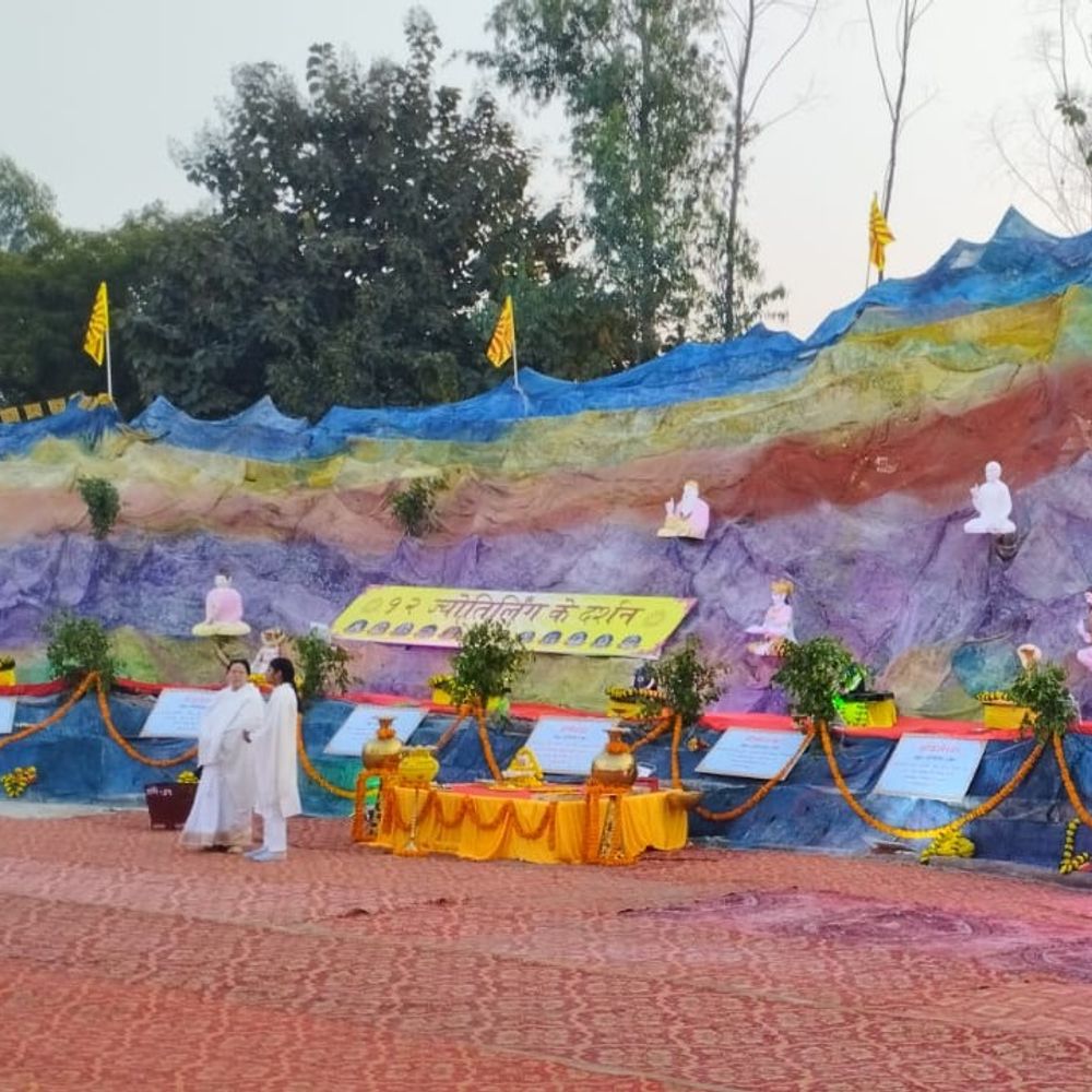 लखनऊ में महाशिवरात्रि पर तीन दिवसीय झांकी-मेला शुरू:12 ज्योतिर्लिंगों की झांकी मुख्य आकर्षण, गुलजार उपवन में आयोजन