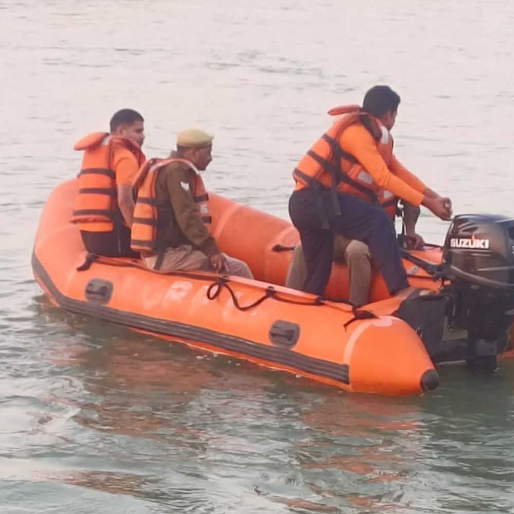 जालौन में ग्रामीण का 50 घंटे बाद भी पता नहीं:तेज बहाव और ओवरफ्लो के कारण सर्च ऑपरेशन प्रभावित