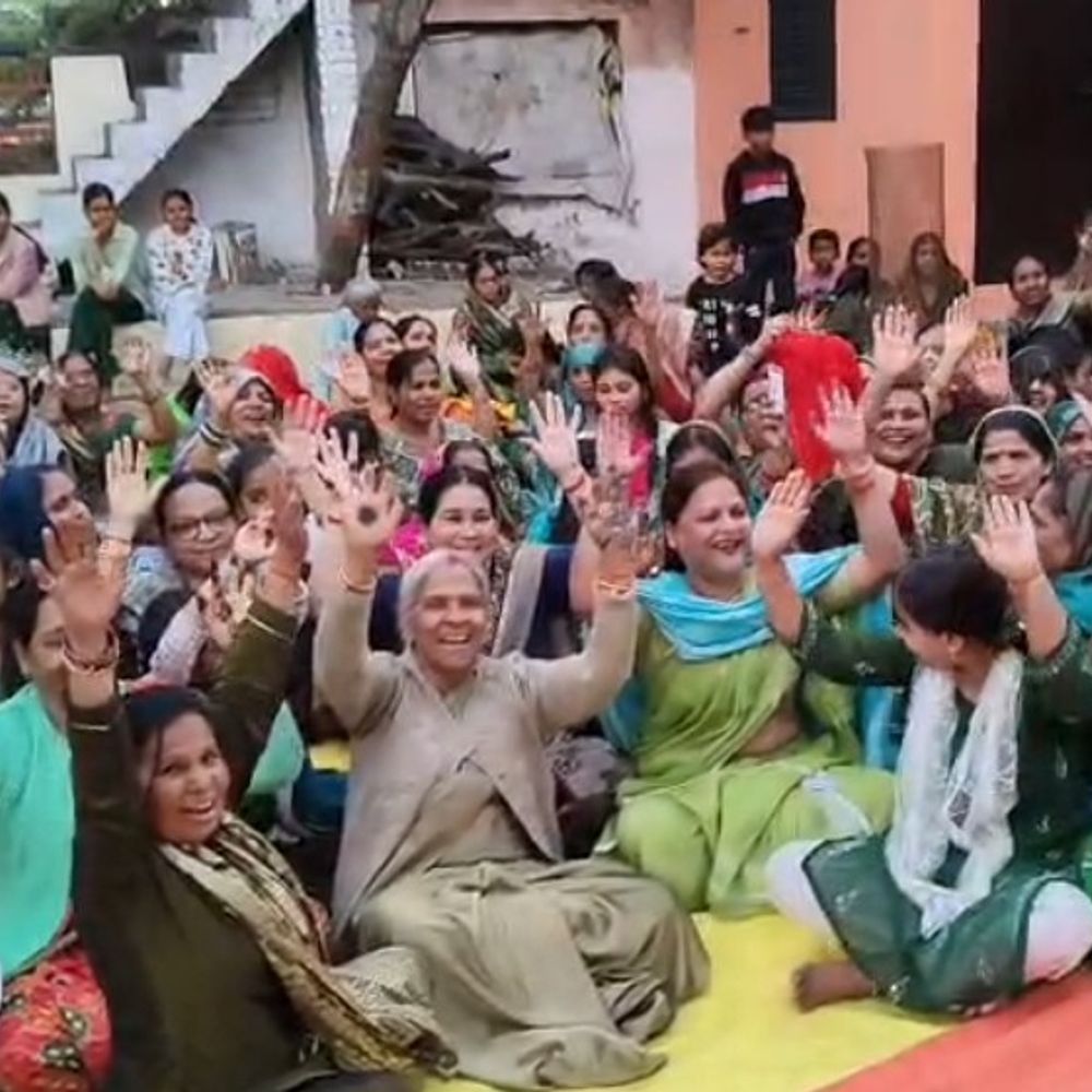 घाटमपुर में शिव-पार्वती विवाह की रस्में शुरू:महादेव की बरीक्षा हुई, माता पार्वती को मेहंदी लगाई गई; महिलाएं झूमीं