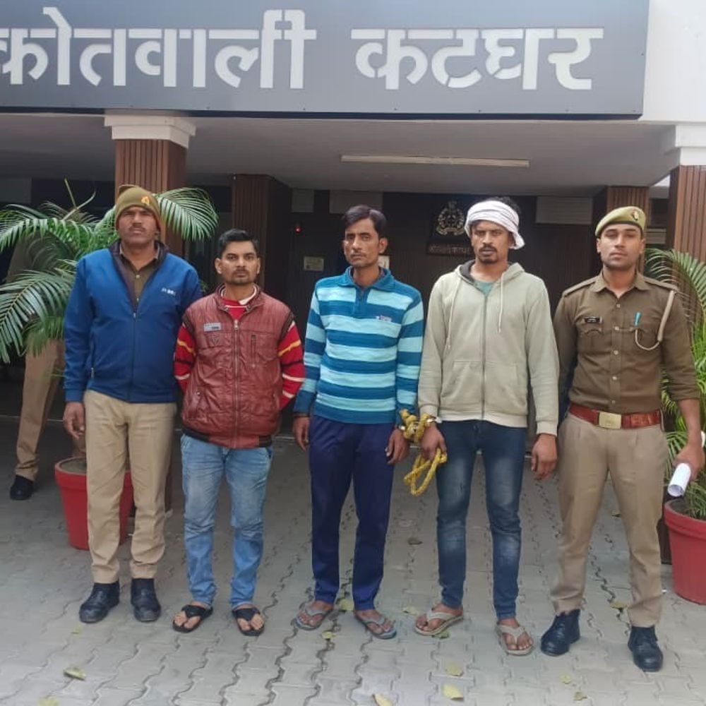 मुरादाबाद में घर में घुसकर चोरी करने वाले गिरफ्तार:पुलिस ने लाखों के जेवर और नगदी बरामद की