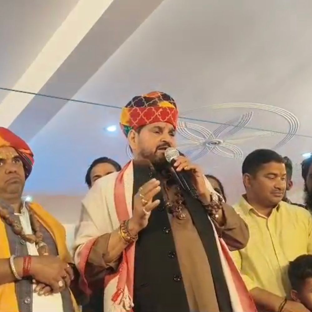 बृजभूषण सिंह ने जातिवाद, मिलावटखोरी पर चिंता जताई:बाराबंकी में बोले- कम से कम एक देशी गाय पाले, ताकि शुद्ध दूध मिल सके