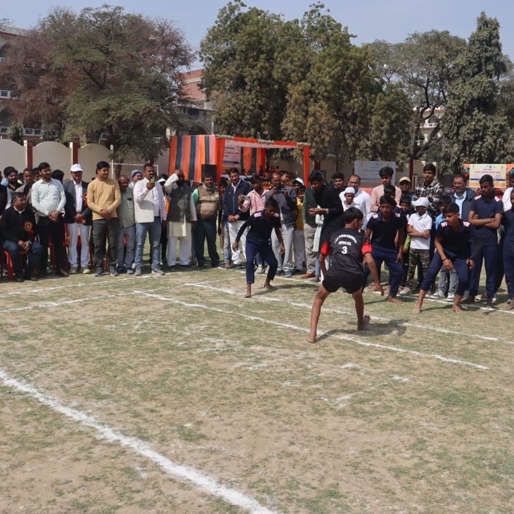 जौनपुर में पीएम श्री योजना के तहत खेलकूद, सांस्कृतिक कार्यक्रम:डीएम ने कहा, कायाकल्प से बच्चों को बेहतर शैक्षिक माहौल मिलेगा