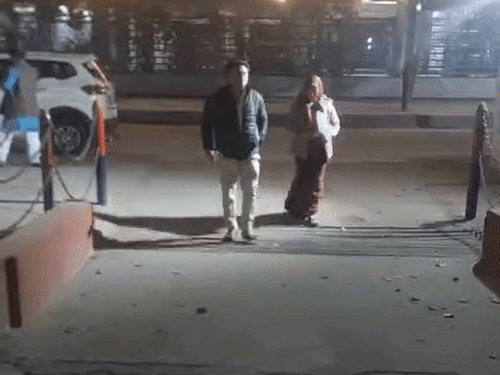 पूर्व बैंक कर्मी ने दी तहरीर…बैंक मैनेजर देर तक रोकते:  मैं ठाकुर हूं कहने का वीडियो वायरल मामले में मिशन शक्ति केंद्र करेगा जांच – Kanpur News