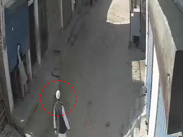 दिल्ली ट्रिपल मर्डर- इलाज के लिए अंडे-गोश्त मंगाता था कमरुद्दीन:घर पर गाड़ियां आती थीं, पड़ोसी बोले- कहता था कैंसर भी ठीक कर दूंगा