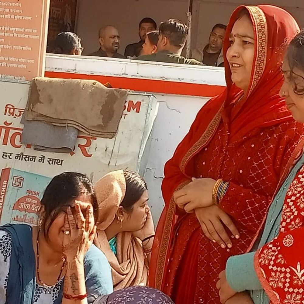 12वीं का छात्र फांसी के फंदे पर लटका मिला:प्रयागराज में कमरे के भीतर संदिग्ध हाल में मृत मिला, हत्या का आरोप, परिचित युवती हिरासत में