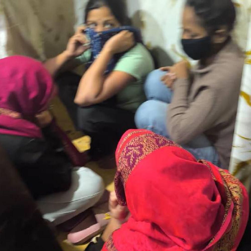 नोएडा में तीन अवैध स्पा को कराया बंद:हिरासत में लिए गए 17 युवतियां और 7 युवक, स्पा के नाम पर अनैतिक काम की थी जानकारी