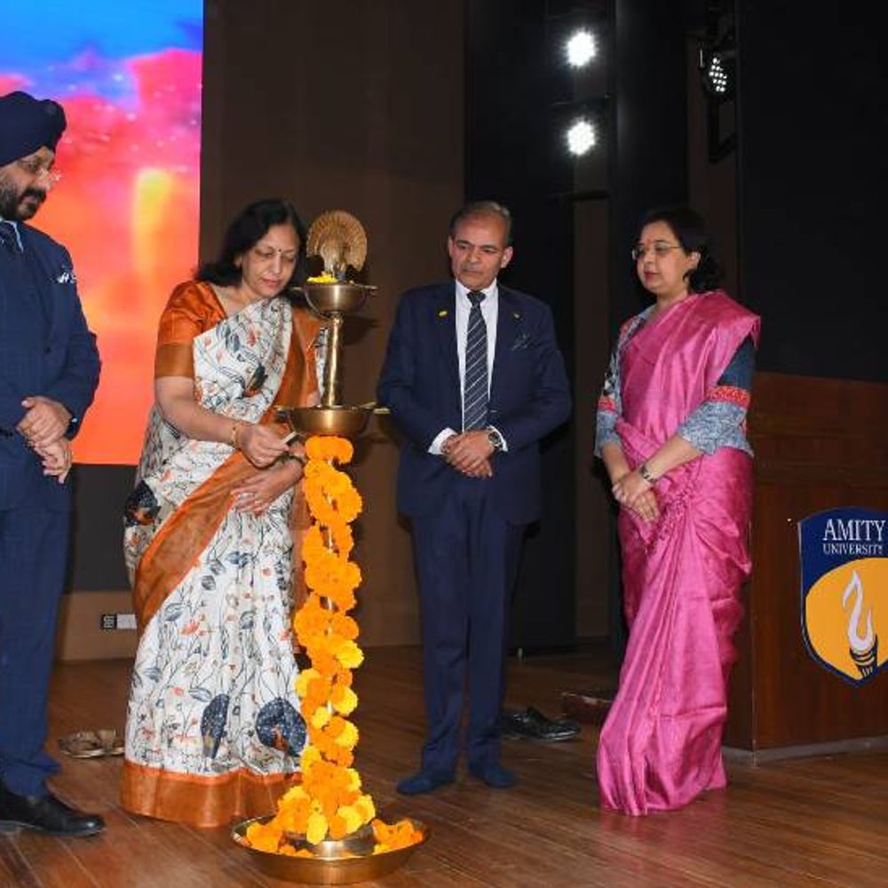 नोएडा में आयकर विभाग का आउटरीच प्रोग्राम:300 छात्रों को दी अहम जानकारी, प्रधान मुख्य आयकर आयुक्त हुए शामिल