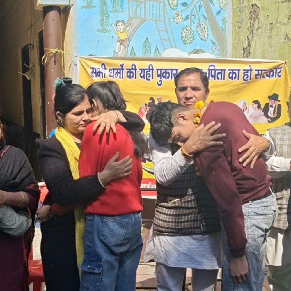 सहारनपुर में वैलेंटाइन-डे पर मातृ-पितृ पूजन:अशोक मलिक बोले-भारतीय संस्कृति को बचाने का लिया संकल्प, बुराई का शस्त्र वैलेंटाइन डे