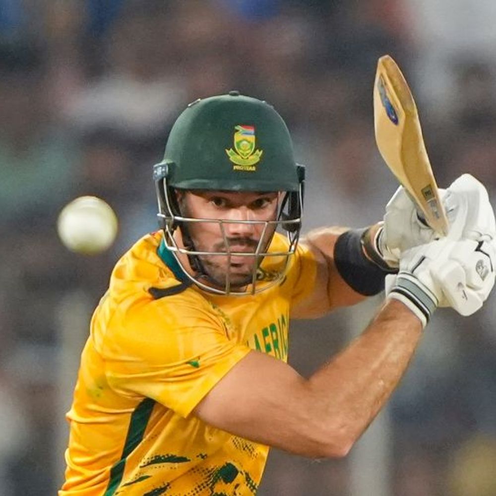 टी-20 वर्ल्डकप- 11.4 ओवर में साउथ अफ्रीका का स्कोर 131/3:रिकेल्टन आउट, मार्करम की 19 बॉल पर फिफ्टी; न्यूजीलैंड ने 176 रन का टारगेट दिया