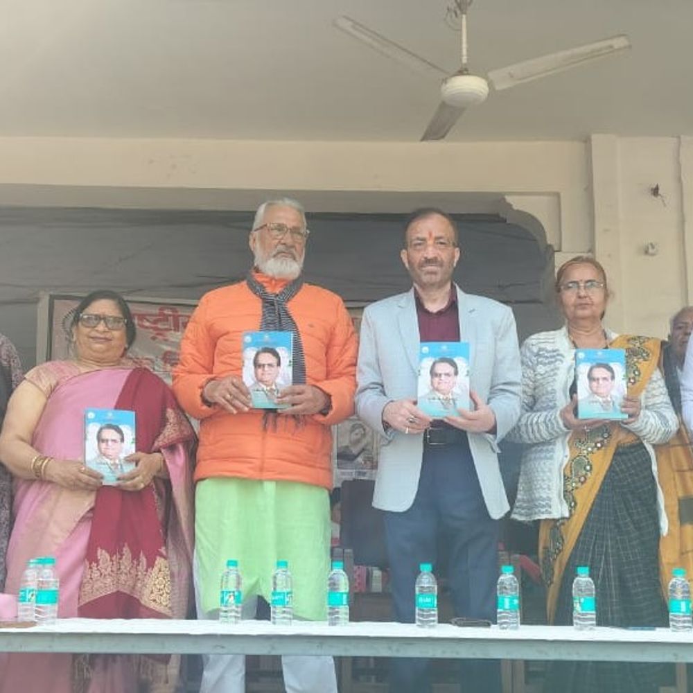 आरजी इंटर कॉलेज में पुस्तक विमोचन और कवि सम्मेलन आयोजित:देशभक्ति और जीवन मूल्यों पर आधारित रचनाओं ने श्रोताओं को किया भावविभोर