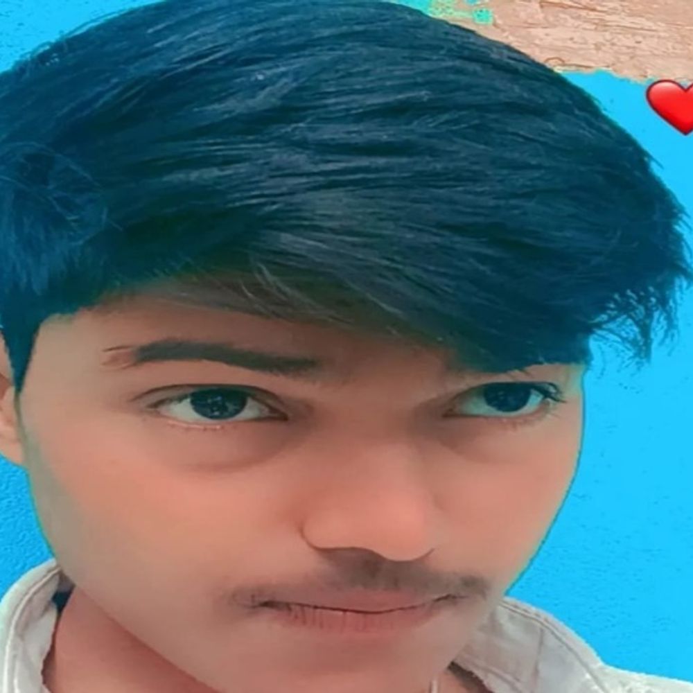 चंदौली में बाइक मंदिर से टकराई, एक की मौत:डेढ़गावां गांव के पास हादसा, दूसरा युवक गंभीर घायल