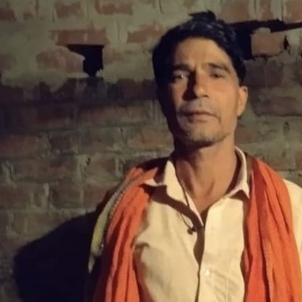 बलिया में बेटे ने पिता को पांच बार चाकू मारा:बचाने आए भाइयों पर भी किया हमला, खुद फोन कर पुलिस बुलाई; पुलिस ने हिरासत में लिया