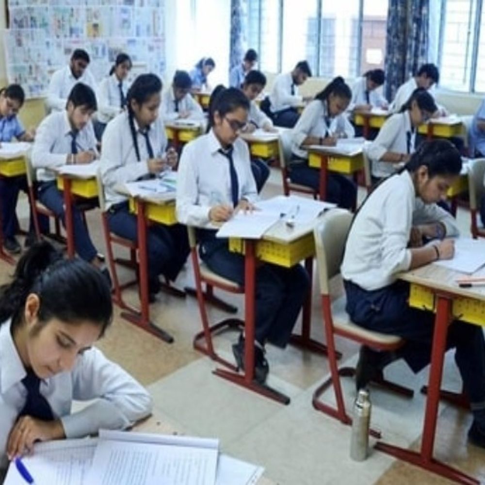 लखनऊ में CBSE बोर्ड एग्जाम के 40 सेंटर:पहली बार रीजनल सेंटर भी बनाया गया, 31 जिलों की होगी निगरानी