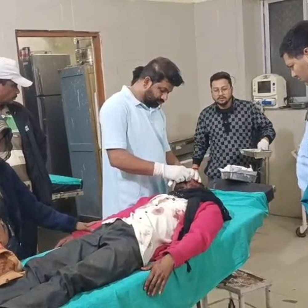 बाइक न देने पर चाचा ने भतीजे को कुल्हाड़ी मारी:  आंख के पास लगी, गहरा घाव हुआ; उदयपुर रेफर किया – Banswara News