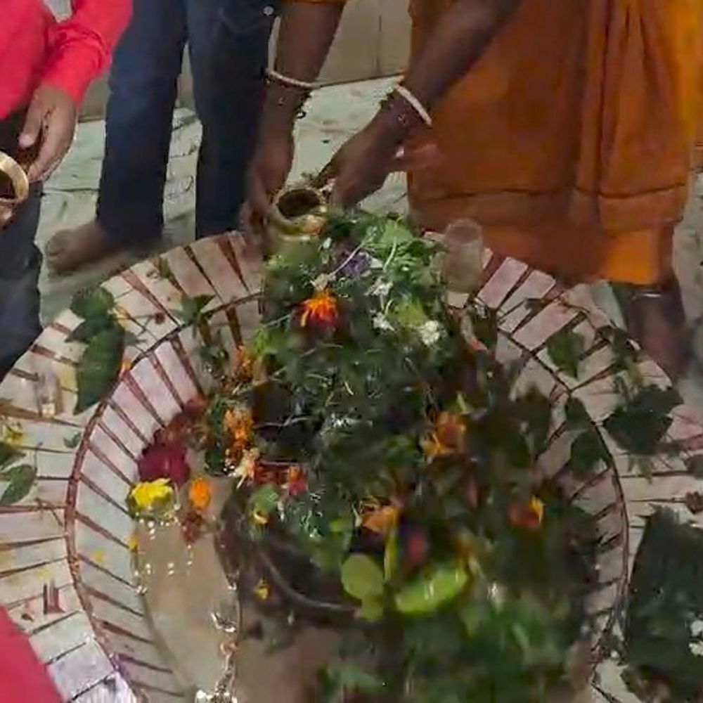 बेगूसराय में हर ओर गूंजा ‘हर-हर महादेव’ का जयकारा:  गंगा घाट से शिवालयों तक आस्था का सैलाब; 115 जगहों पर मजिस्ट्रेट तैनात, इमरजेंसी के लिए QRT टीम – Begusarai News