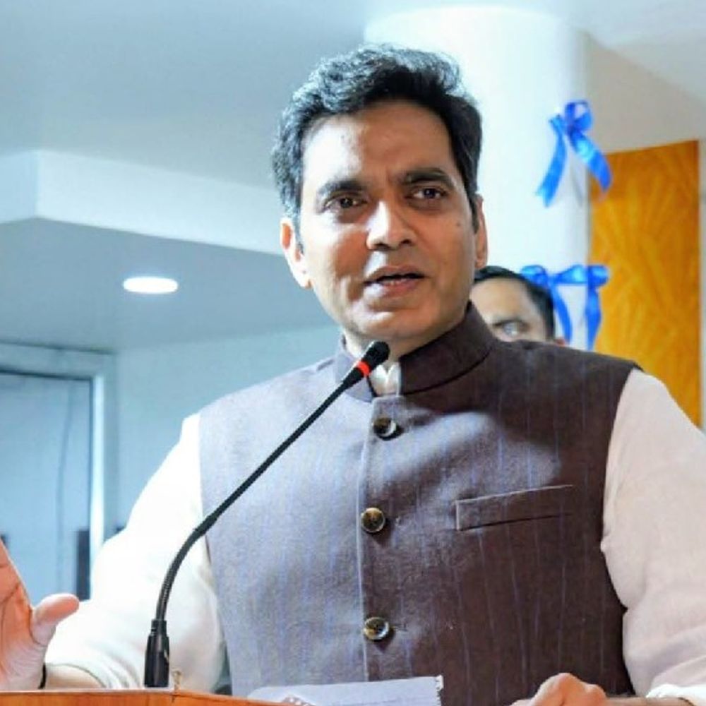 चौपाल में जनकल्याणकारी योजनाएं गिनाईं:लखनऊ में पंकज सिंह बोले- बजट देश के आत्मविश्वास की अभिव्यक्ति है