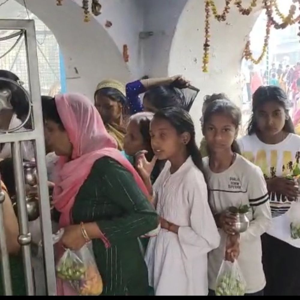 बदायूं में महाशिवरात्रि पर विशेष प्रसाद वितरण:मंदिरों में दिनभर खीर, शाम को पांच क्विंटल दूध की ठंडाई भी वितरण होगा