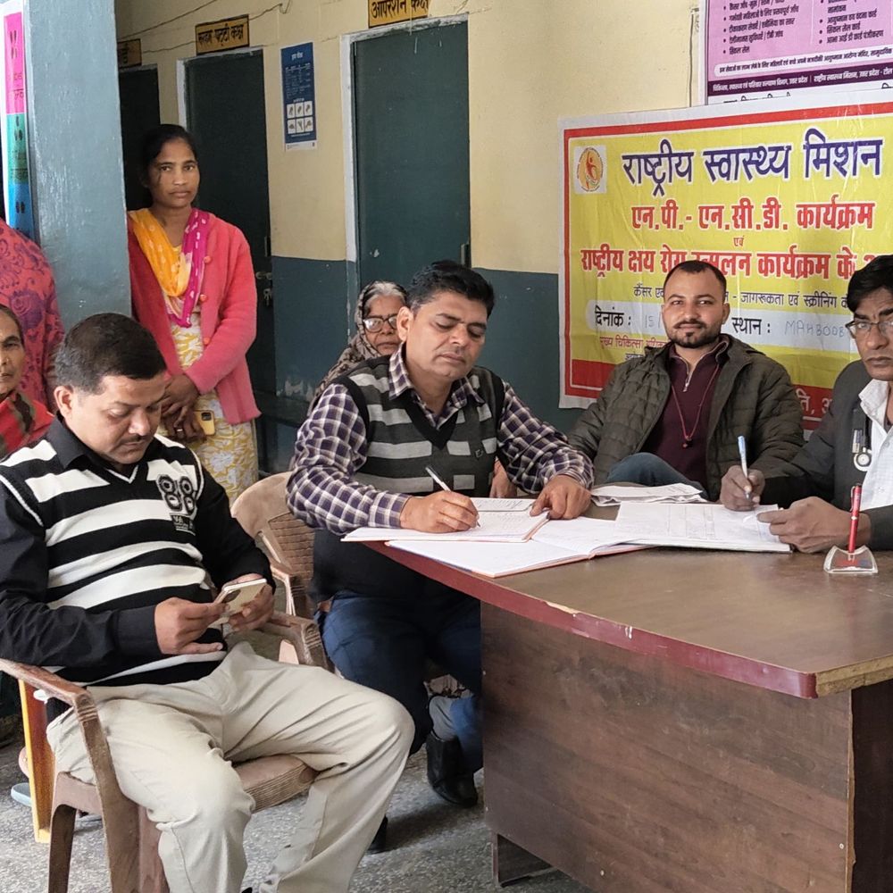 मुख्यमंत्री आरोग्य मेले में 716 मरीजों का इलाज:अयोध्या के 36 केंद्रों पर बुखार, शुगर समेत कई बीमारियों का इलाज किया गया