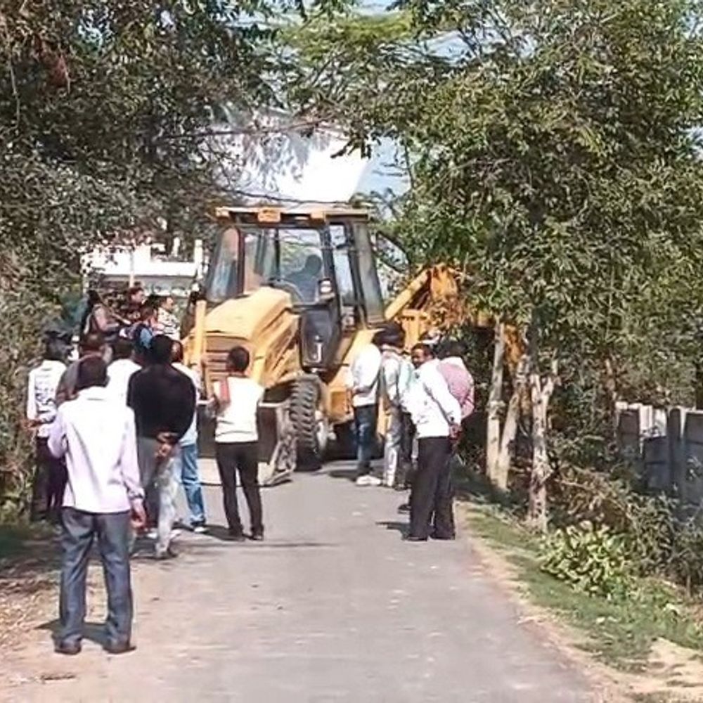 संत रविदास आश्रम की जमीन पर प्रशासन की कार्रवाई:हाईकोर्ट के आदेश पर पैमाइश में सरकारी भूमि चिह्नित