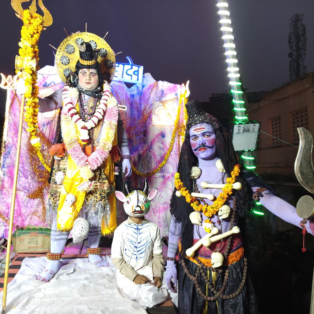 बलरामपुर में 57वीं शिव बारात निकली:हर-हर महादेव के जयघोष से गूंजा नगर, झांकियों ने मन मोहा