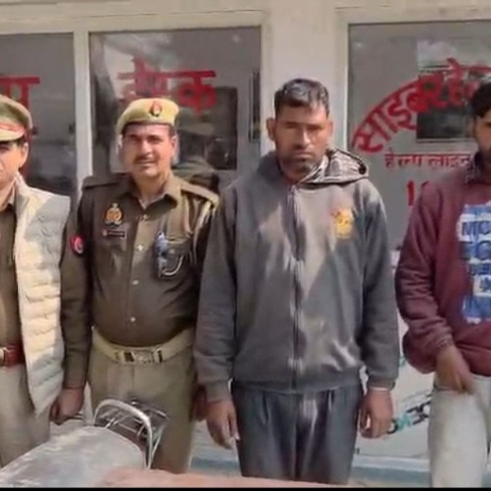 बदायूं में मंदिर से घंटे चोरी करने वाले गिरफ्तार:शातिरों का लंबा आपराधिक रिकॉर्ड, गैंगस्टर एक्ट में भी हुई थी कार्रवाई