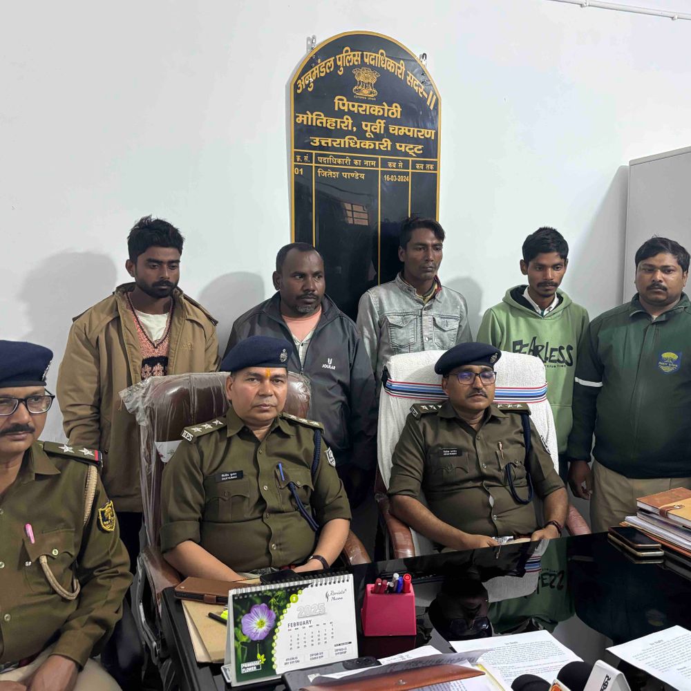 मोतिहारी में चोर गिरोह का पर्दाफाश, चार अरेस्ट:  खाद-बीज दुकान से लाखों की चोरी का खुलासा, मोबाइल बरामद – Motihari (East Champaran) News