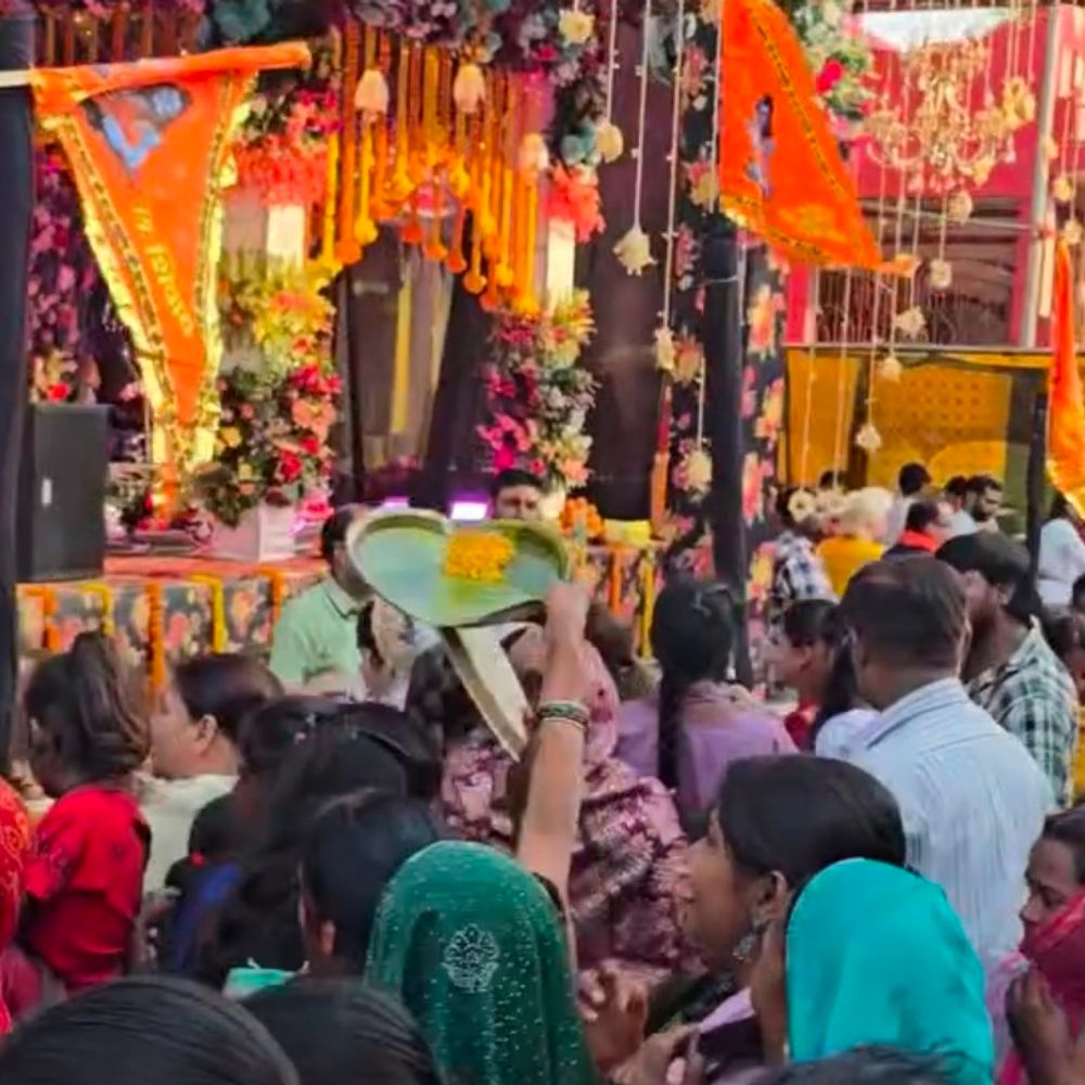 बलिया में महाशिवरात्रि पर निकली शिव बारात:भूत-प्रेत, झांकियों के साथ हजारों श्रद्धालु हुए शामिल, महिलाओं ने किया परछावन