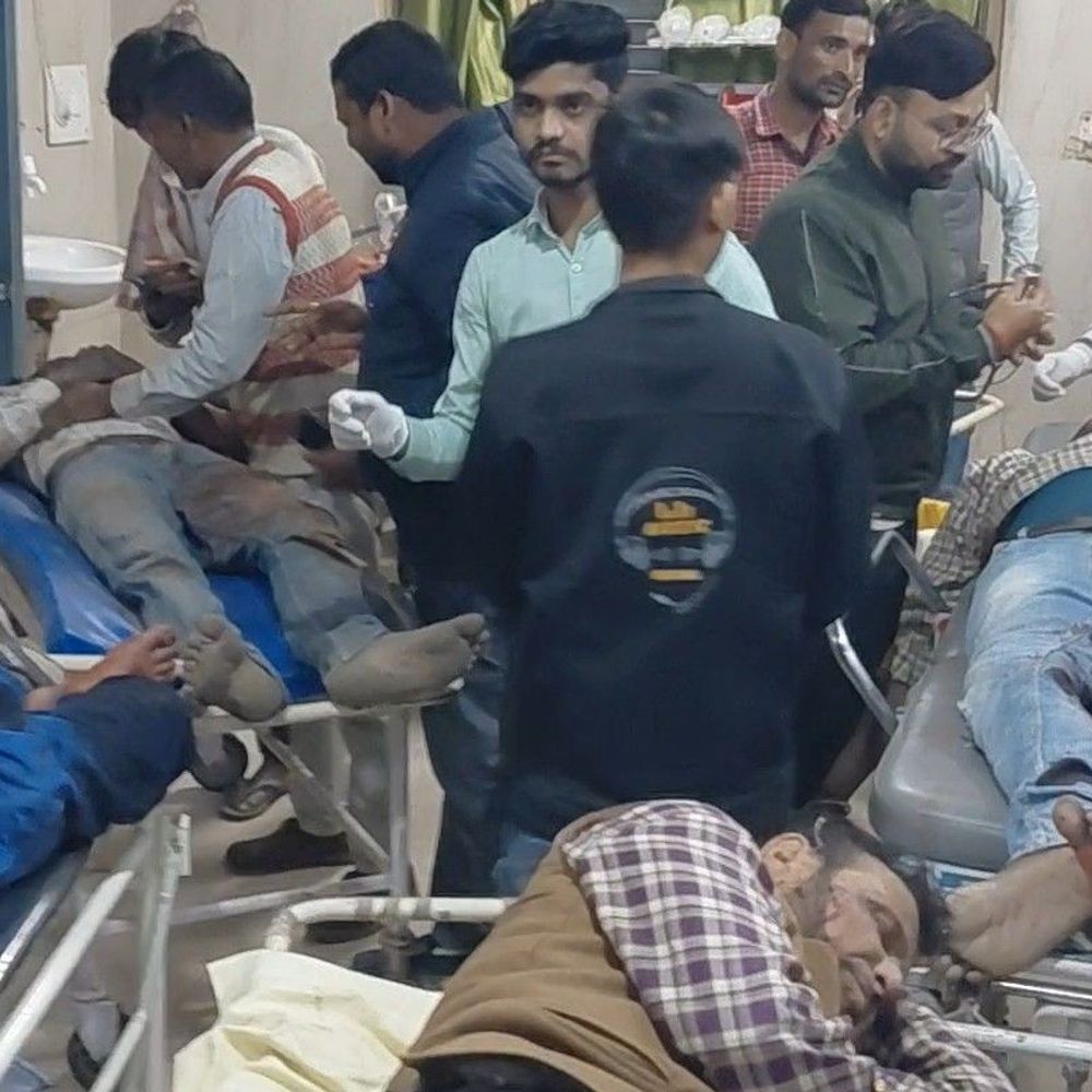 यूपी की बड़ी खबरें:फर्रुखाबाद में भीषण सड़क हादसा, 3 की मौत; कार और डीसीएम की टक्कर, दो गंभीर घायल