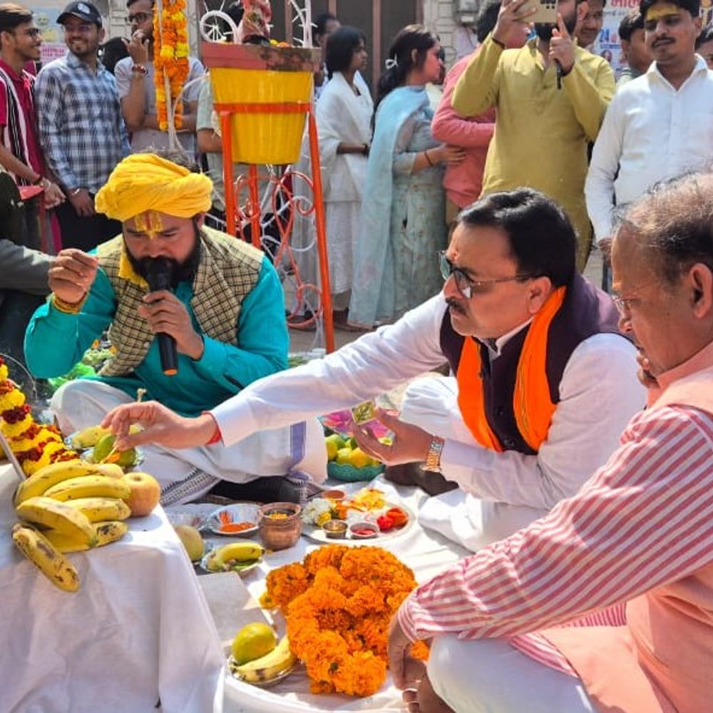 सुल्तानपुर में रामलीला मैदान प्रवेश द्वार का शिलान्यास:नगर पालिका अध्यक्ष ने किया 'बाबा सिद्धेश्वरनाथ द्वार' का भूमि पूजन