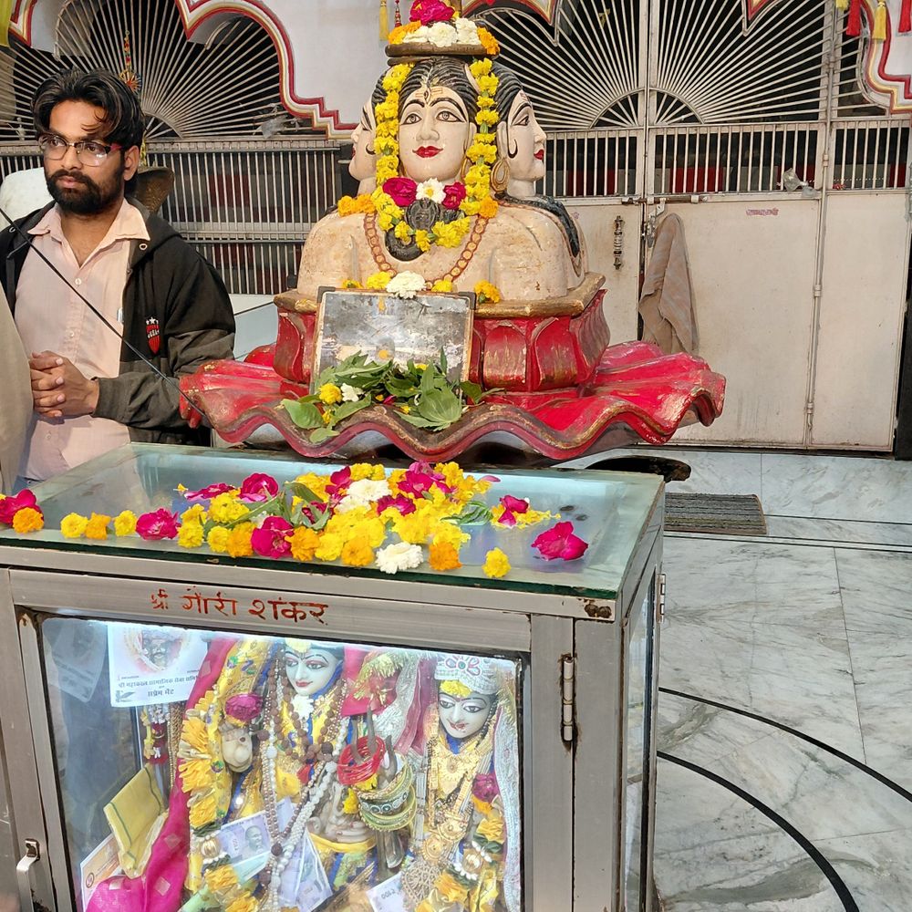 पांडेश्वर नाथ मंदिर में महाशिवरात्रि पर विशेष श्रृंगार:50 किलो गेंदा, गुलाब और गुलदाब्दी के फूलों से सजेगा शिवलिंग