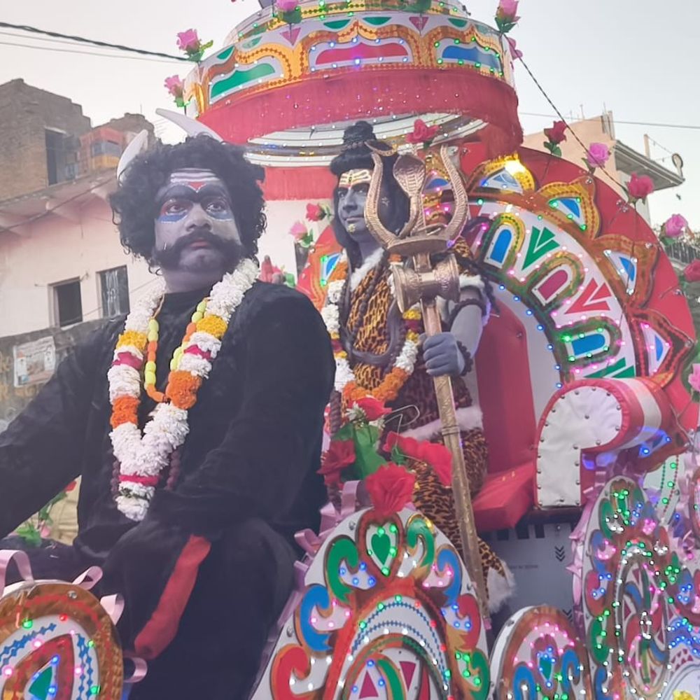 ललितपुर में महाशिवरात्रि पर निकली भोले बाबा की बारात:कंधे पर बैठे भोले बाबा नाचे, गले में सांप और नाथ पार्टी आकर्षण