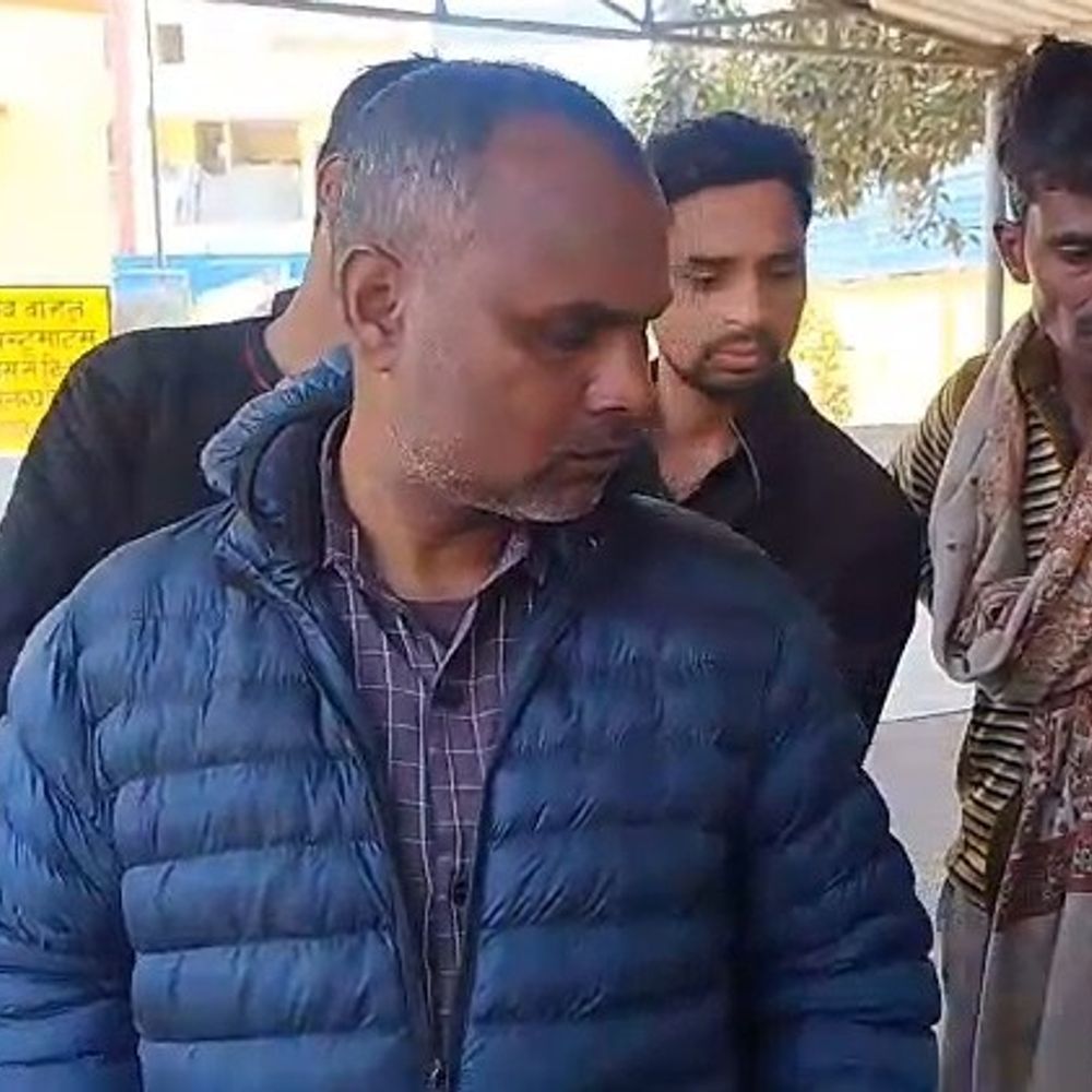 उन्नाव में ट्रैक्टर पलटने से चालक की मौके पर मौत:रसूलाबाद के पास टेंट का सामान ले जाते समय हुआ हादसा