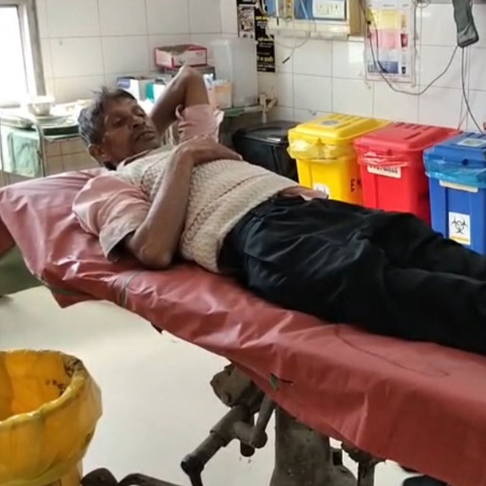 एटा में भतीजों ने चाचा को लाठी-डंडों से पीटा:अधेड़ की हालत गंभीर, पुलिस ने जांच शुरू की